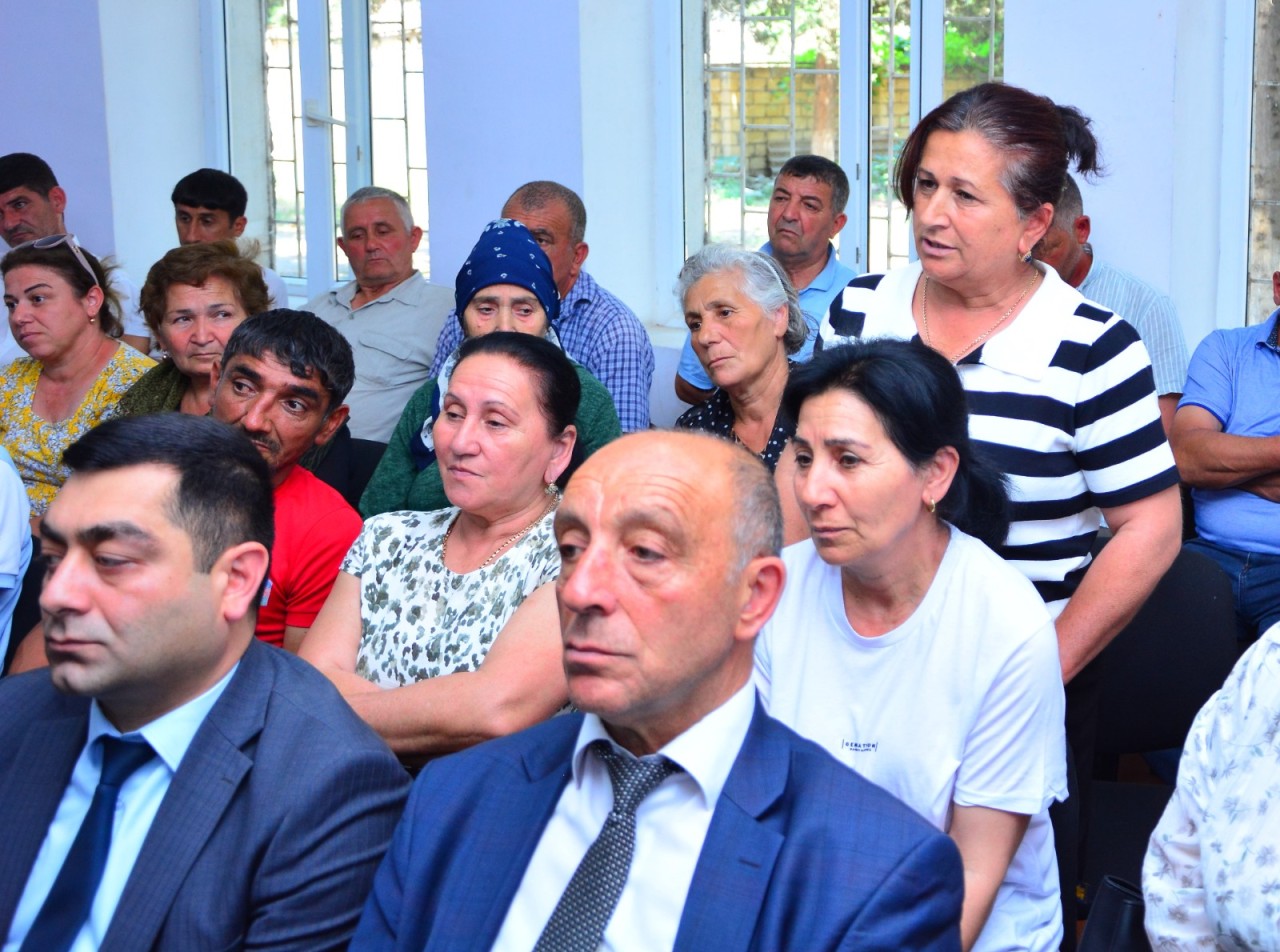 İcra başçısı sakinlərin təklif və müraciətlərini dinləyib - FOTOLAR